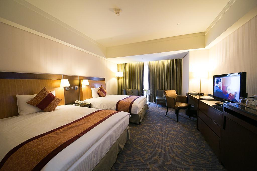 Evergreen Plaza Hotel - Тайнан Стая снимка Deluxe Room