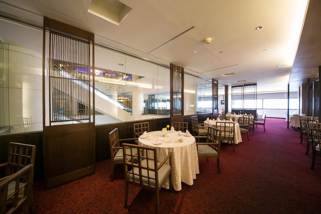 Evergreen Plaza Hotel - Тайнан Екстериор снимка The interior of the restaurant