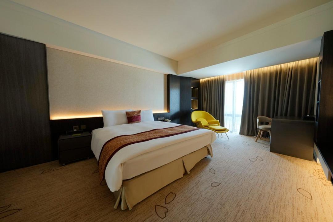 Evergreen Plaza Hotel - Тайнан Екстериор снимка Deluxe Room