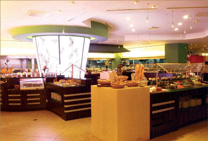 Evergreen Plaza Hotel - Тайнан Екстериор снимка The buffet at the hotel