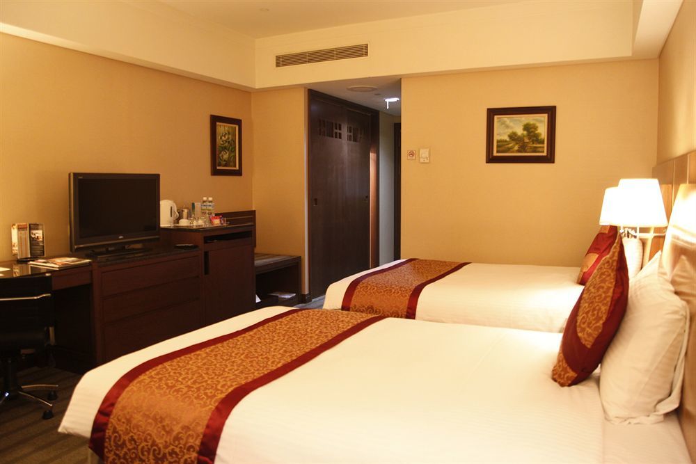 Evergreen Plaza Hotel - Тайнан Екстериор снимка Deluxe Room