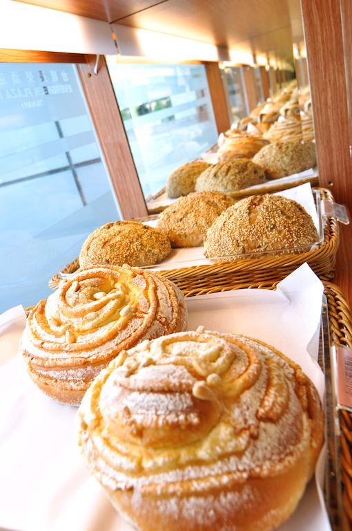 Evergreen Plaza Hotel - Тайнан Екстериор снимка Buns