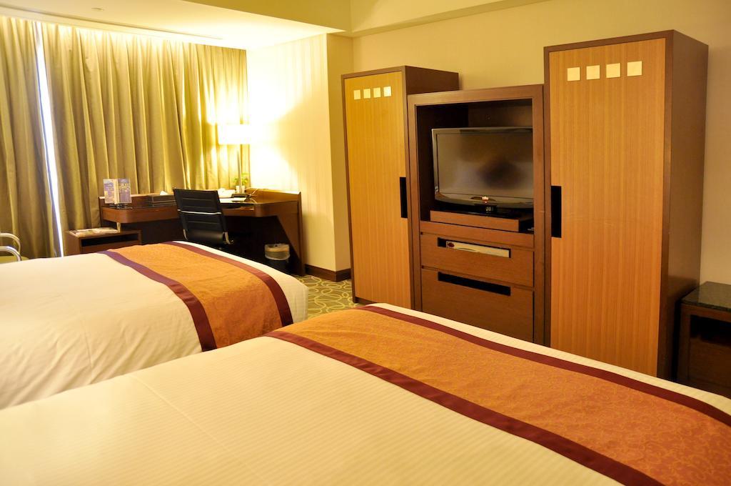 Evergreen Plaza Hotel - Тайнан Стая снимка Deluxe room
