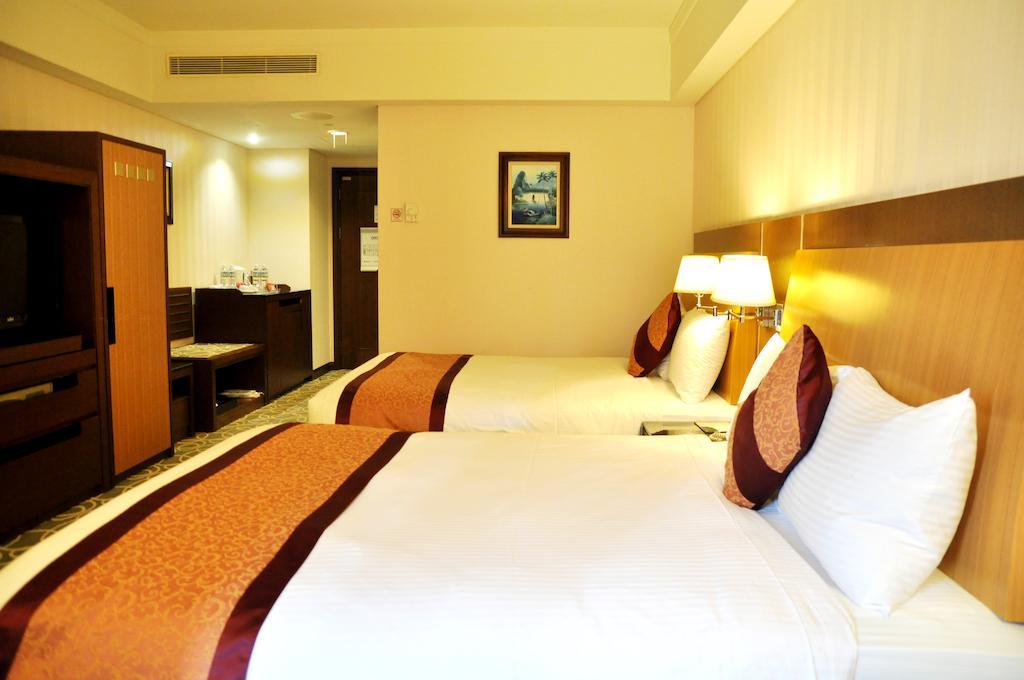 Evergreen Plaza Hotel - Тайнан Стая снимка Deluxe Room