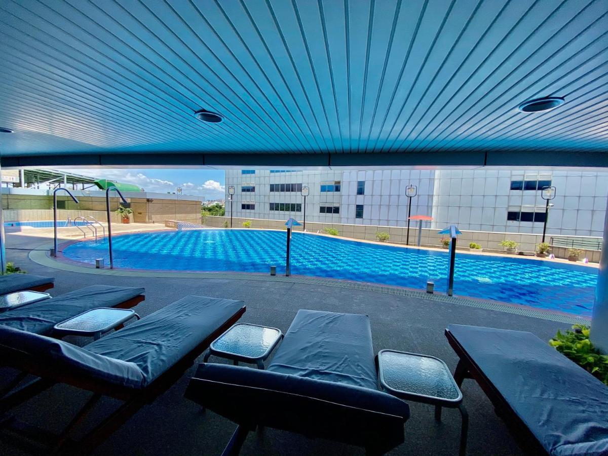 Evergreen Plaza Hotel - Тайнан Екстериор снимка Swimming pool at the University of the Sunshine Coast