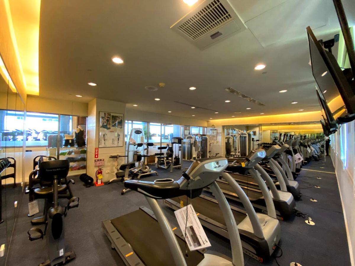 Evergreen Plaza Hotel - Тайнан Екстериор снимка The gym at the hotel